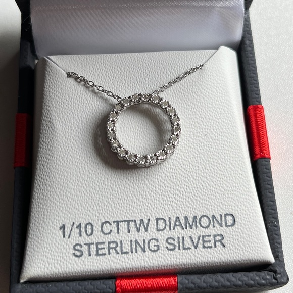 Jewelry - Sterling silver diamond necklace